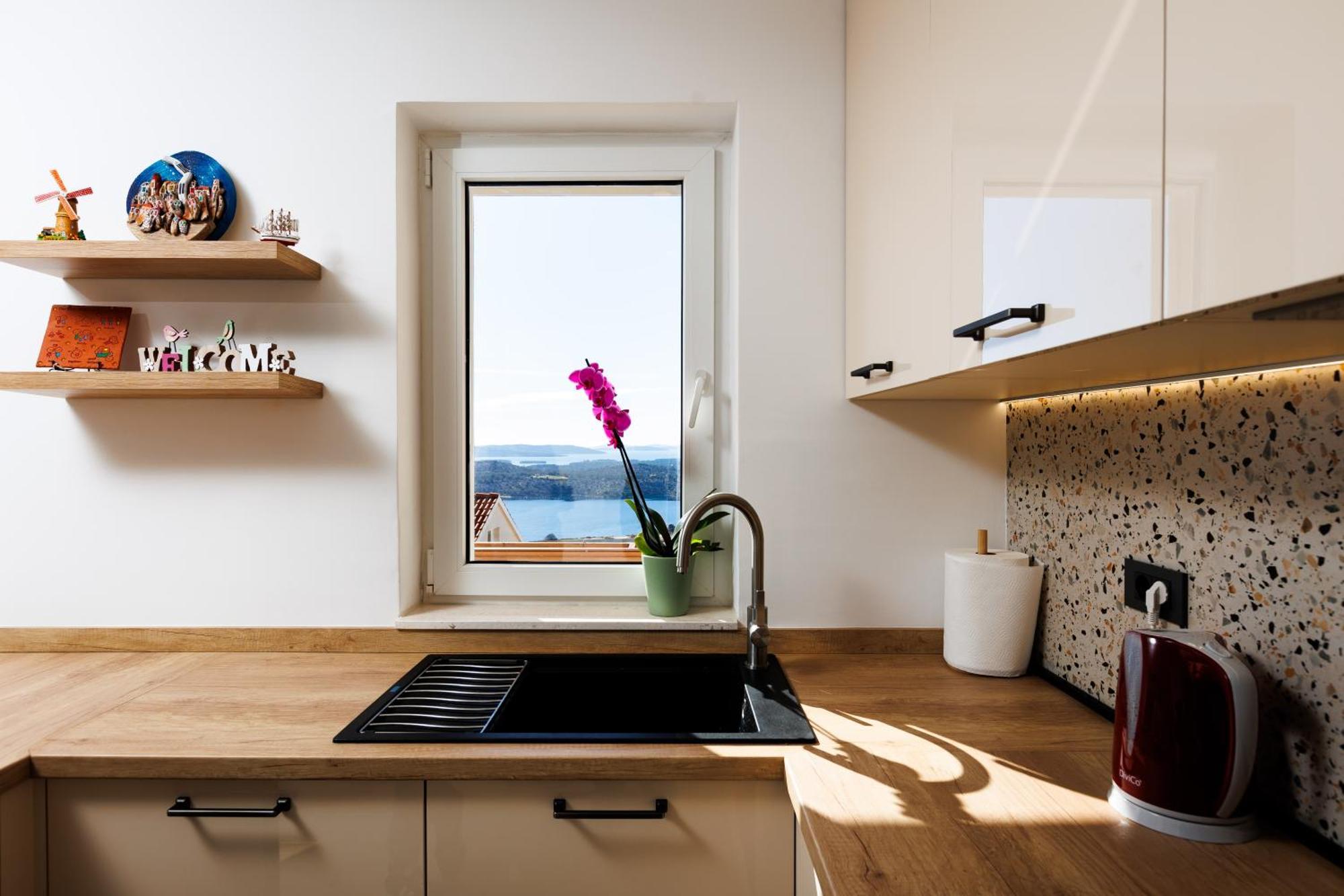 Summer Breeze Apartment - Quiet Place With A Spectacular View And A Garden 希贝尼克 外观 照片